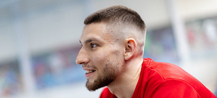 Алексей Ермаков: "В минской школе я учился в одной параллели вместе с Абдукадыром Хусановым. Он сейчас играет в "Манчестер Сити"