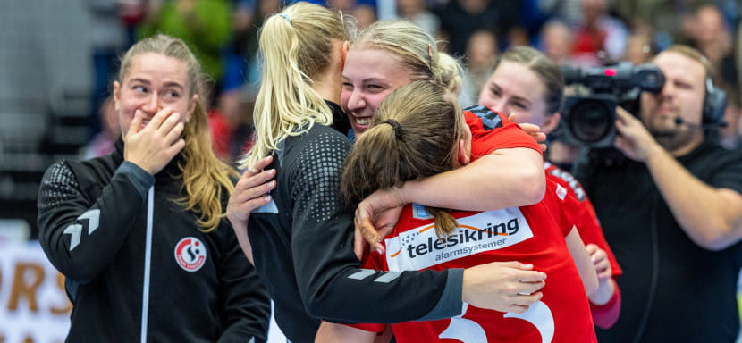 Лига чемпионов. "Эсбьерг" в гостях уверенно обыграл "Рапид" и оформил выход в четвертьфинал. Румынский клуб выбыл из розыгрыша