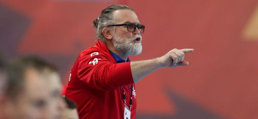 ЧЕ-2022. Растислав Тртик: "Петер Крог из фарерской сборной может бросать левой и правой рукой. Я такого уникума в жизни не видел"