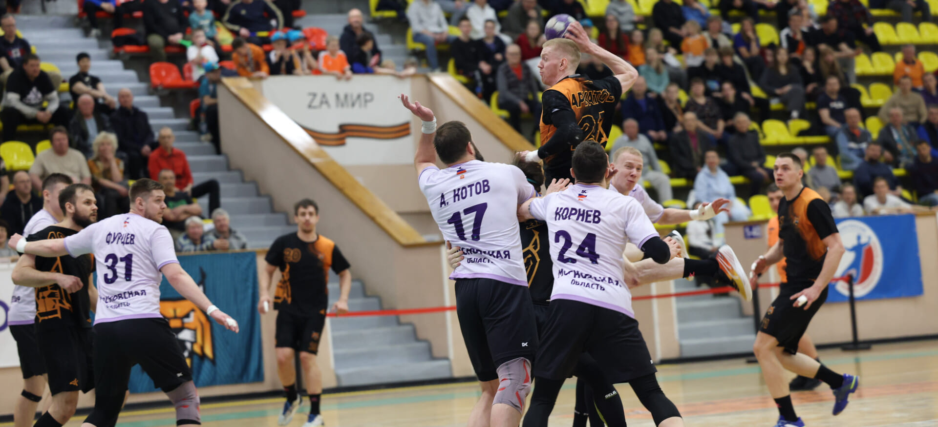 "Чеховских медведям" в Снежинске не хватило ротации, саратовских "орлов" не погубило благородство