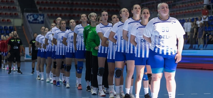 Легенды Юга. Новороссийская "Черноморочка" с перевесом в три мяча обыграла хозяина предсезонного турнира краснодарскую "Кубань"