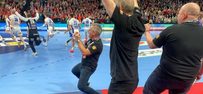 ЧЕ-2022. Исландцы с перевесом в десять мячей разгромили черногорцев. Полуфинальные перспективы островитян зависят от матча Франция — Дания