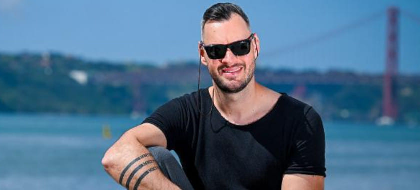 Германия. Экс-игрок семи немецких клубов и национальной команды Йенс Шёнгарт завершил карьеру в 34 года