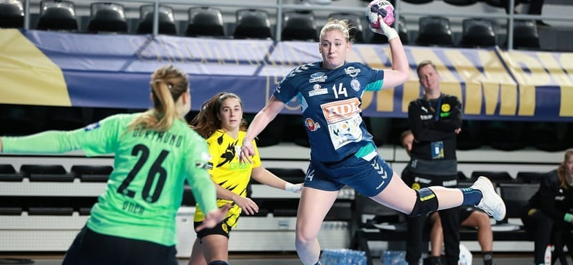 Балканы. Напарница Валерии Масловой на позиции правой полусредней Катарина Джаферович серьезно травмировала колено на тренировке "Будучности"