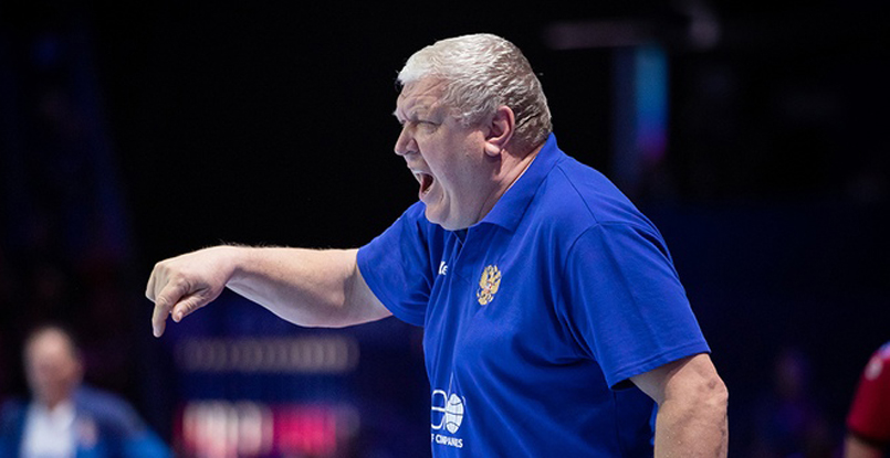 ЧЕ-2018. Евгений Трефилов о столкновении с арбитром: "Ну а что я должен был сделать, отпрыгнуть, что ли? Он летел на меня"