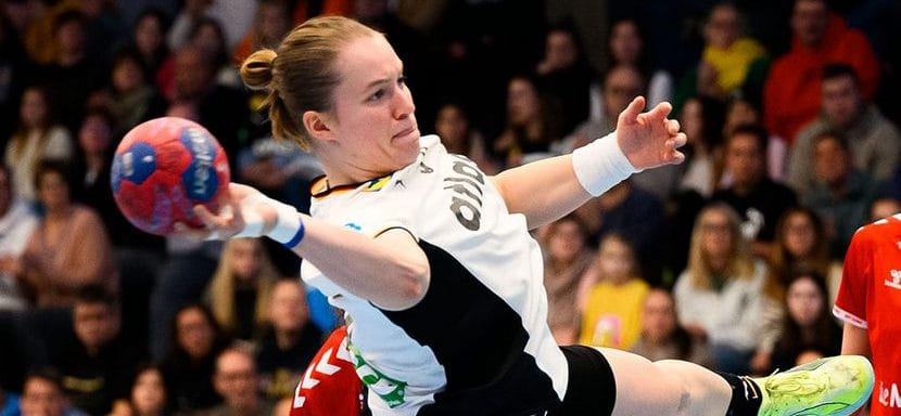 Сегодня в Германии и Нидерландах стартует 27-й женский чемпионат мира: в первый день матчи топ-турнира примут Штутгарт и Трир