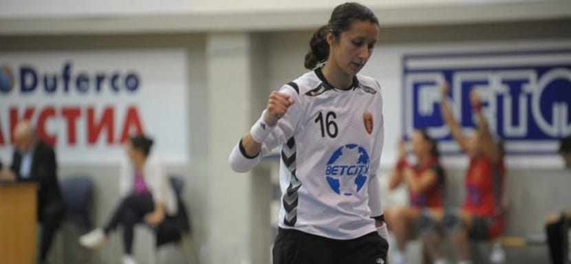 Греция. 46-летняя уроженка Душанбе Нигина Саидова, выступавшая за сборную России, продлила контракт с клубом "Анагенниси Артас"