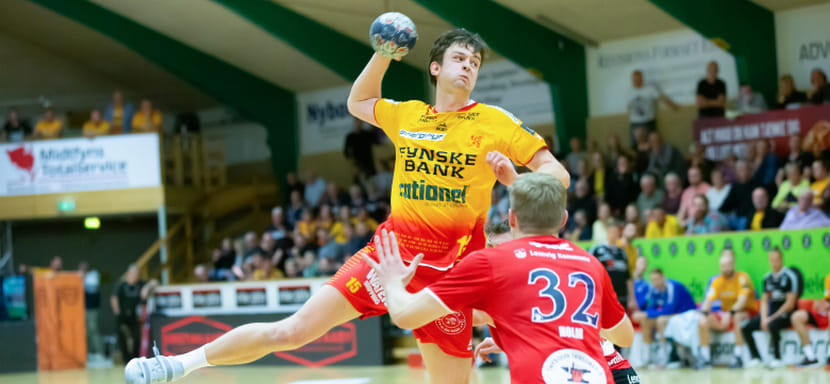 Дания. Левый полусредний "Гудме" Эмиль Лерке получил травму на тренировке и пропустит несколько месяцев