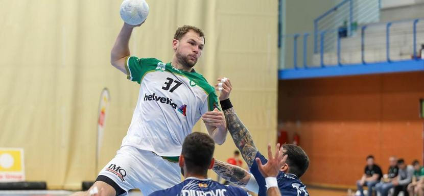 Испанско-российский левый полусредний Олег Киселёв продлил контракт с "Анайтасуной" из лиги ASOBAL