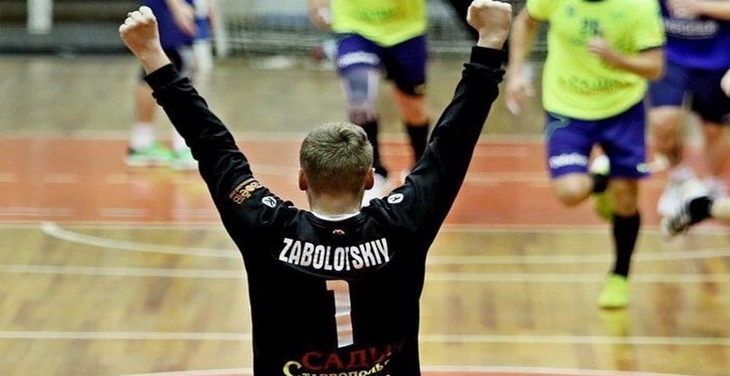 Вратарь "Динамо-Виктора" Антон Заболотский: "Если ты боишься мяча — это все бесполезная трата времени, надо завязывать"