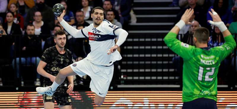 Франция. ПСЖ продолжает лидировать в чемпионате без единого поражения. Победная серия достигла 17 матчей, на выезде обыграли "Саран"