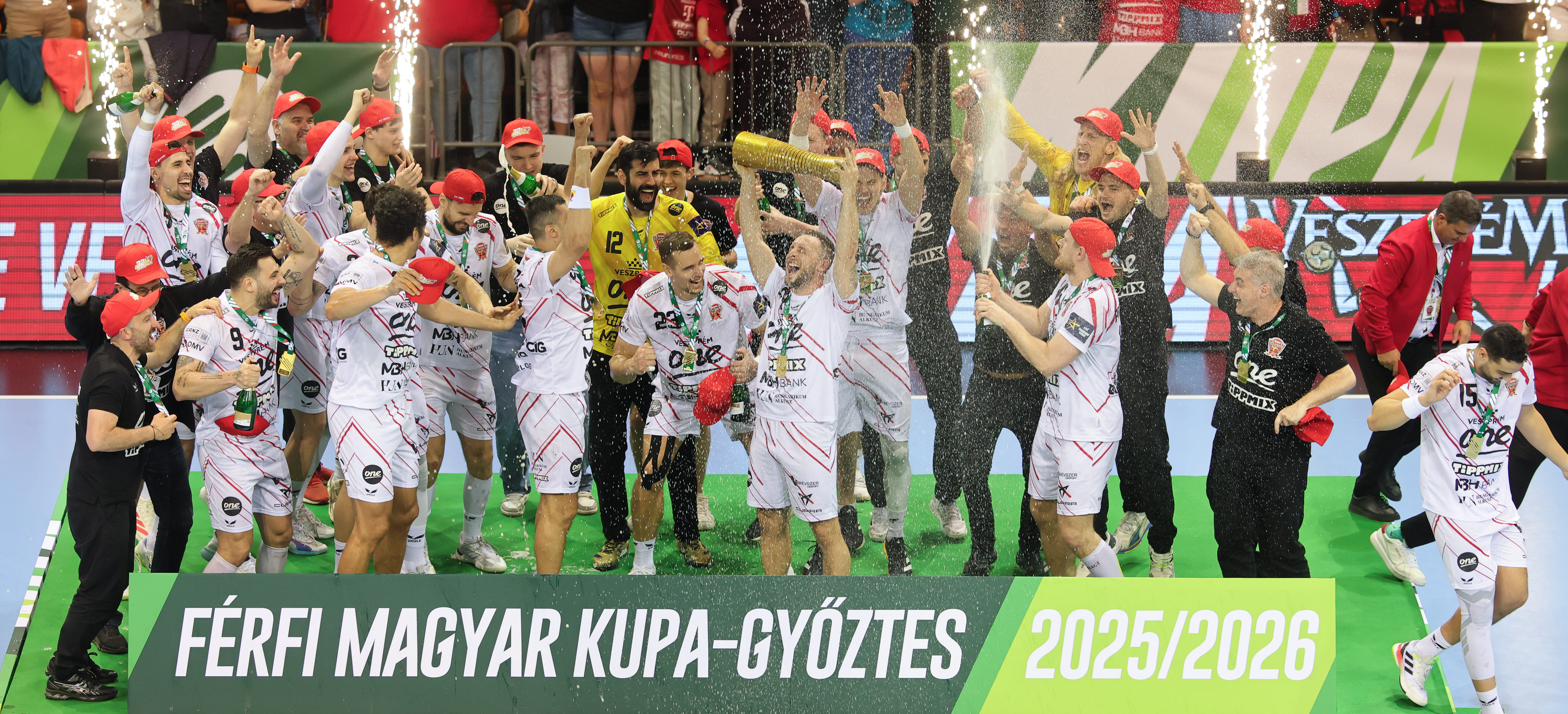 Косоротов — золото, Житников — серебро, Калараш — бронза! Итоги кубковых битв в Венгрии и Польше