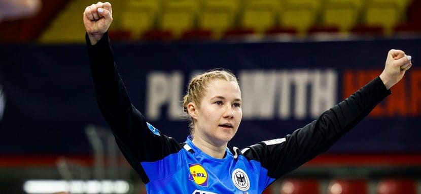 ЧЕ-2022. Двойное спасение немки Катарины Фильтер в матче с француженками признано лучшим в основном раунде (ВИДЕО)