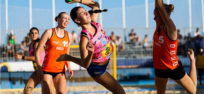 Сборная Испании одержала двойную победу на юниорском чемпионате мира по пляжному гандболу в Тунисе