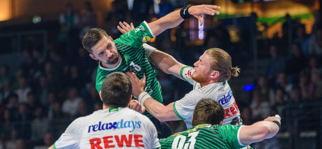 Бундеслига. "Берлин", занимающий четвертое место, уверенно обыграл "Лейпциг" и продолжает борьбу за медали