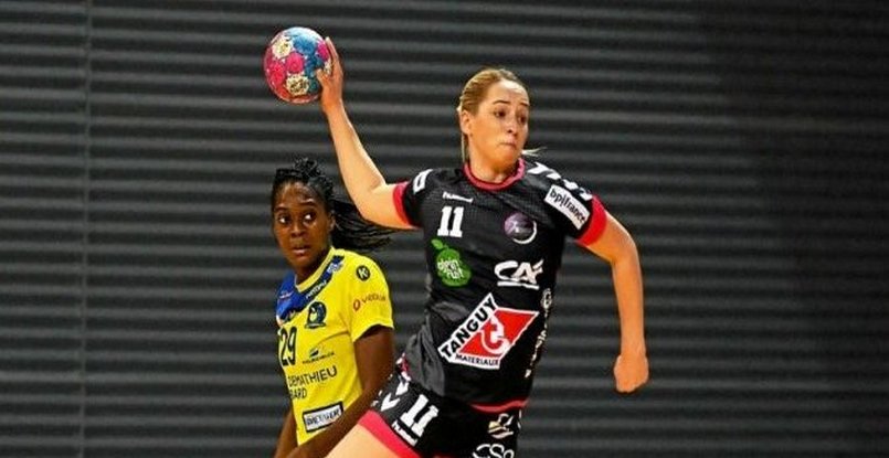 Франция. "Брест" заключил профессиональный контракт с левой крайней Амандин Лагаттю