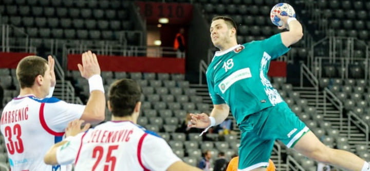 Белорусский правый полусредний Артур Карвацкий перешел из греческого "Олимпиакоса" в швейцарский "Базель"