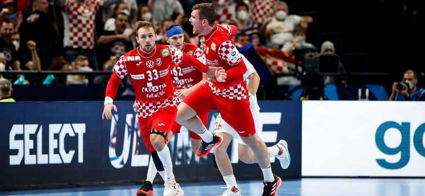 ЧЕ-2022. Сборная Хорватии на последней минуте вырвала победу у команды Исландии и заработала первые очки в основном раунде