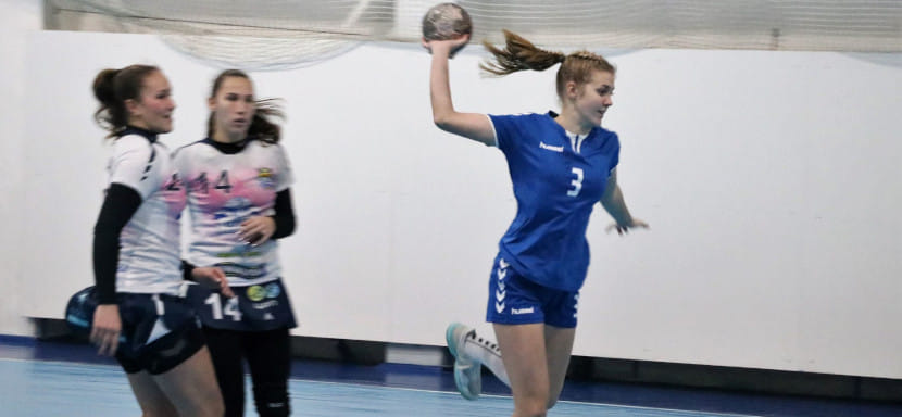 Украина. В женском чемпионате "Реал" дважды в гостях обыграл "Спартак", а "Карпаты" на домашней площадке разгромили ТНУ-21