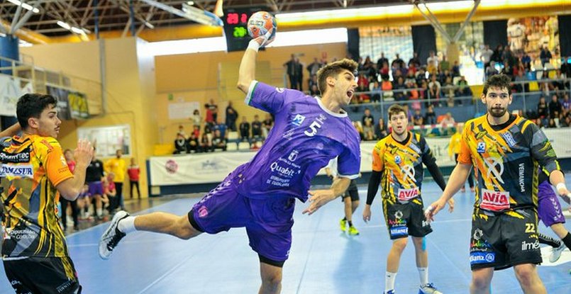 Испания. Мужчины. "Гвадалахара" и "Пуэнте-Хениль" сыграли вничью. Россиянин Руслан Дашко забросил шесть мячей 