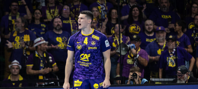 В единственном матче игрового дня чемпионата Франции "Нант" дома разгромил "Сен-Рафаэль", на двоих команды забросили 78 мячей