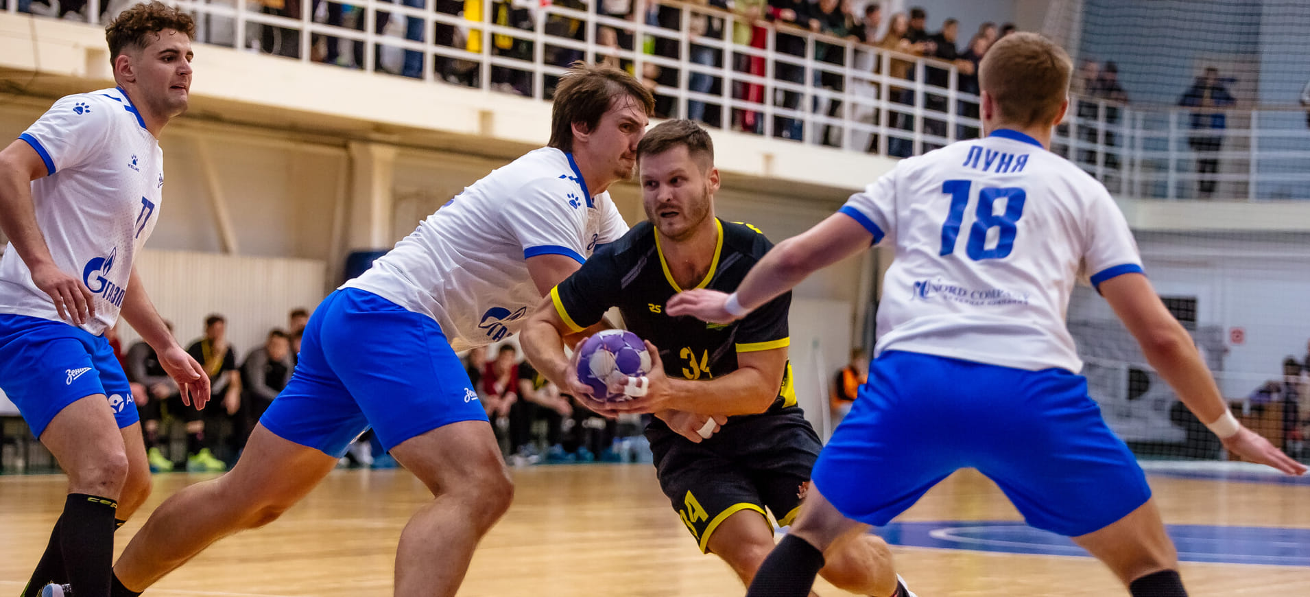 В "дерби вратарей Поповых" — ничья, "Саратов" полтора тайма атаковал "Зенит" с пустыми воротами