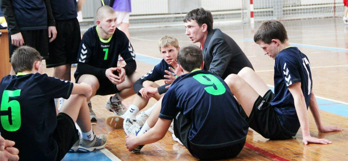 "Зарегистрировал клуб в день смерти тренера моей жизни". Как развивается гандбол в Оренбургской области