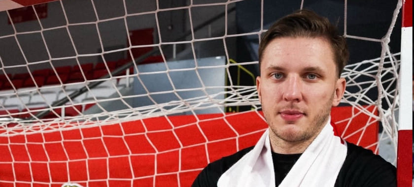 Лиссабонская "Бенфика" объявила о подписании контракта с 29-летним правым крайним сборной Беларуси Никитой Вайлуповым