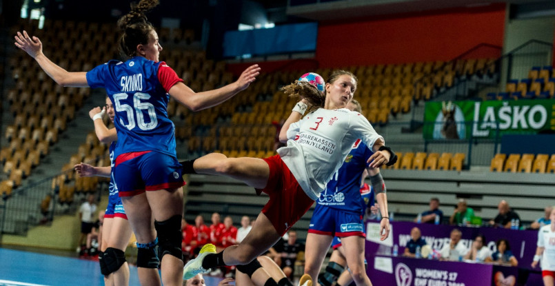 Девушки. ЧЕ-2019. Как уцелеть в большой игре? Ничья с датчанками — и ответ в тумане