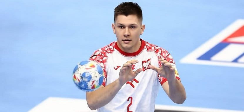 Левый полусредний сборной Польши и "Гурника" Дамьян Пшитула продолжит карьеру в венгерской "Татабанье"