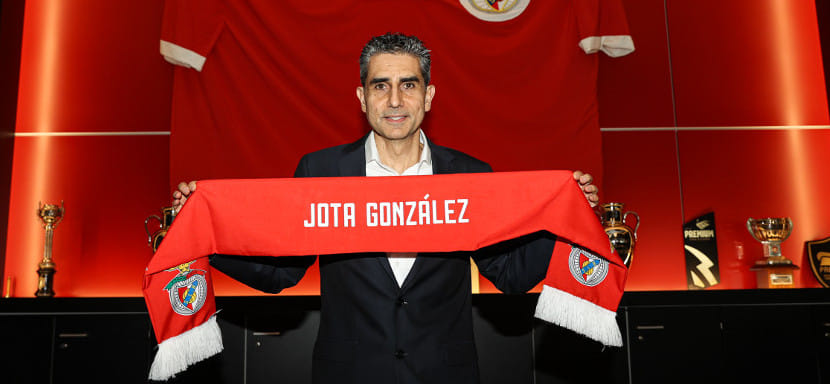 Португалия. Официально. 51-летний испанский специалист Хота Гонсалес в новом сезоне возглавит португальскую "Бенфику"