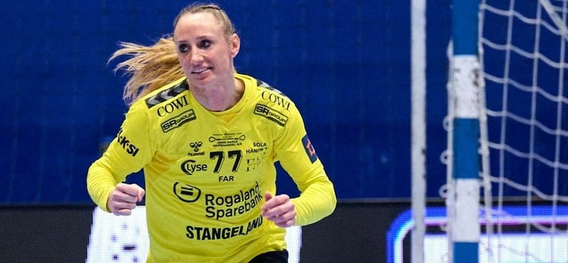 Двукратная олимпийская чемпионка Камилла Херрем, поборовшая рак, помогла своему клубу "Сола" стартовать с победы в чемпионате Норвегии