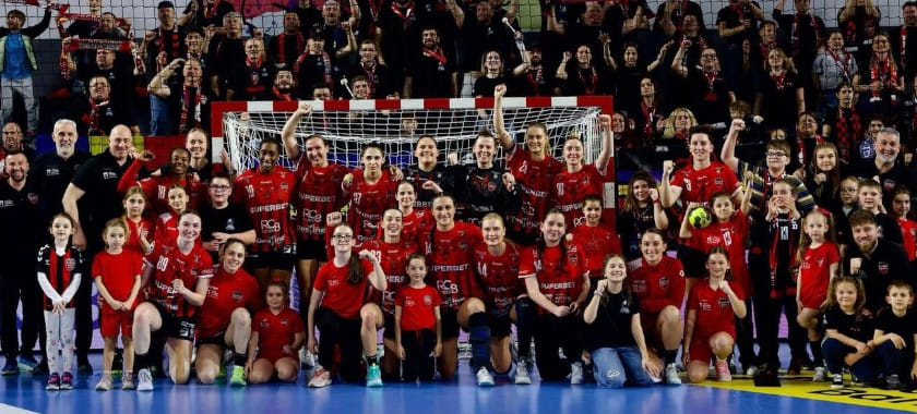 "Глория Бистрица" крупно обыграла "Крайову" и ещё оторвалась от "Бухареста" в женском чемпионате Румынии