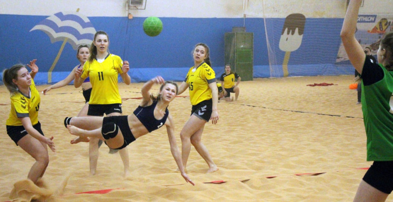 Все — на пляж! Теплый песок северной столицы и море удовольствия