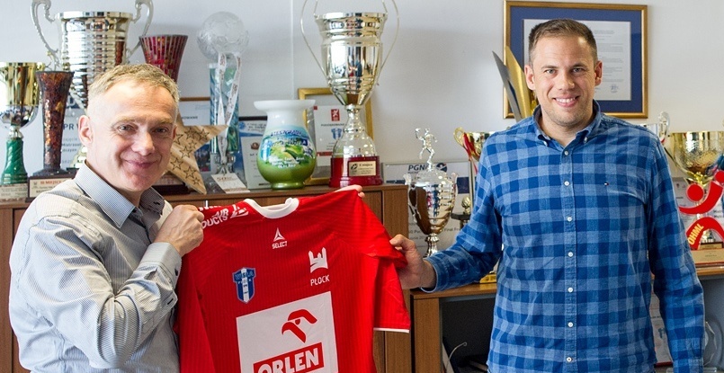 Польша. В "Висле" изменения на вратарской позиции. Адам Борбей и Марцин Вихары покинут клуб. Иван Стеванович официально в команде