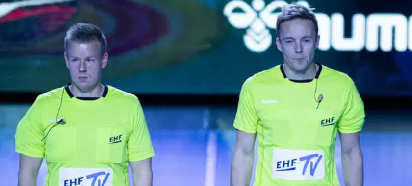 Арбитр матча Лиги чемпионов "Веспрем" — "Спортинг" Йеспер Мадсен потерял сознание на площадке. Мадс Хансен продолжил судить один (ВИДЕО)