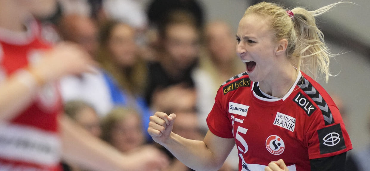 Дания. "Эсбьерг" обыграл "Оденсе", сравняв счёт в финальной серии. В споре за бронзу "Виборг" переиграл "Хернинг-Икаст". Будут третьи матчи