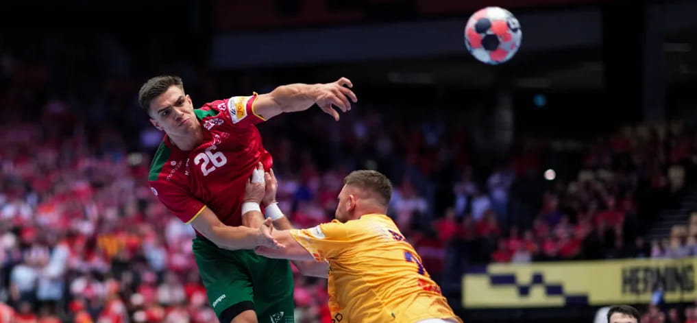 Словенцы вырвали победу у Черногории в самом результативном матче чемпионата Европы, Исландия разгромила Италию, Португалия обыграла Румынию