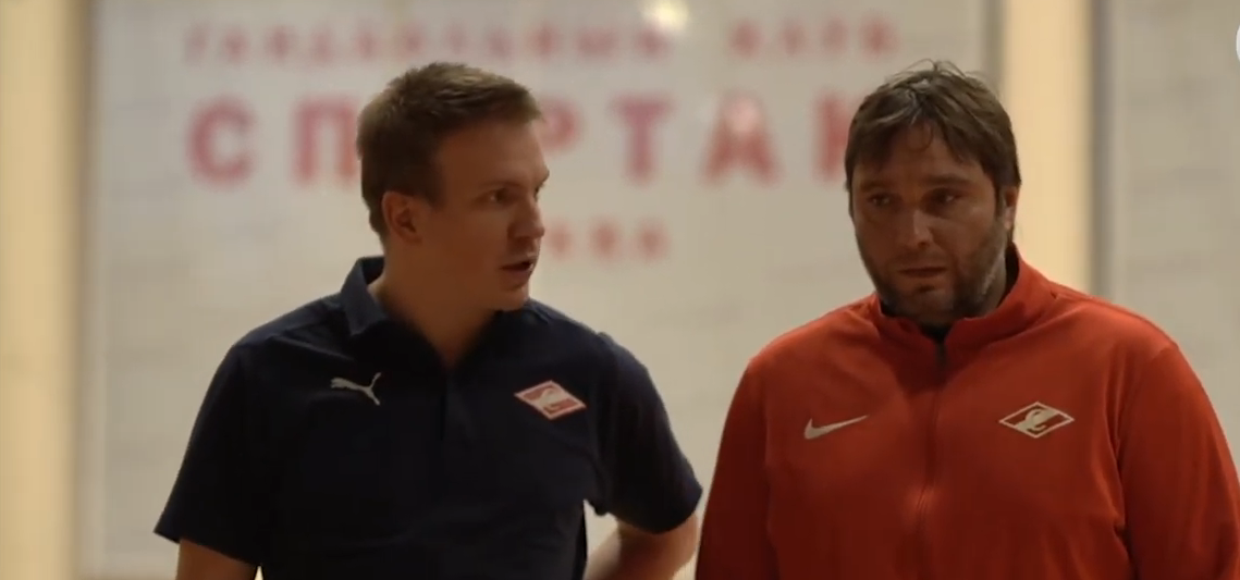 День работы спортивного доктора — ролик о работе врача мужской сборной России и московского "Спартака" Артема Крынцилова (ВИДЕО)
