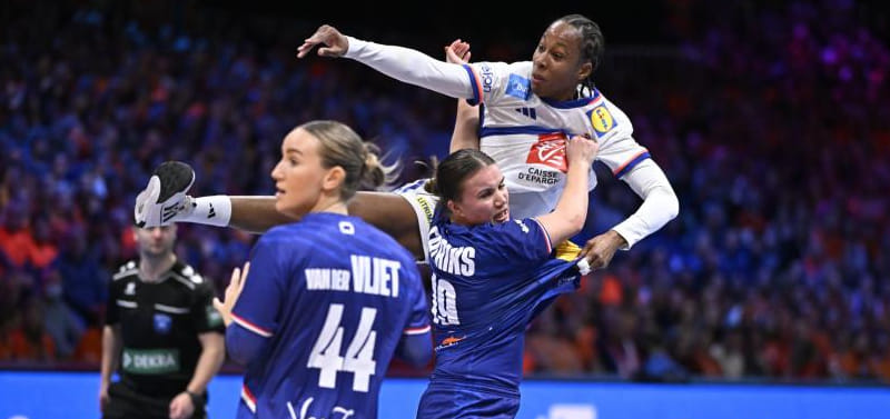 Правая полусредняя Осеан Серсьен-Юголен и левая полусредняя Орлан Канор летом станут игроками румынского "Рапида"