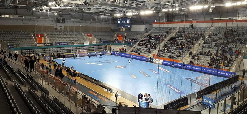 Источник: матч группового раунда Лиги чемпионов между "Мотором" и "ПСЖ" пройдет на нейтральной площадке в польском Тарнуве