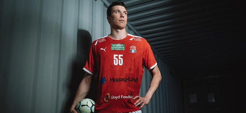 Бундеслига. Азат Валиуллин: "Пока сосредоточен на "Гамбурге", но был бы рад оказаться в сборной России на январском ЧЕ-2022"