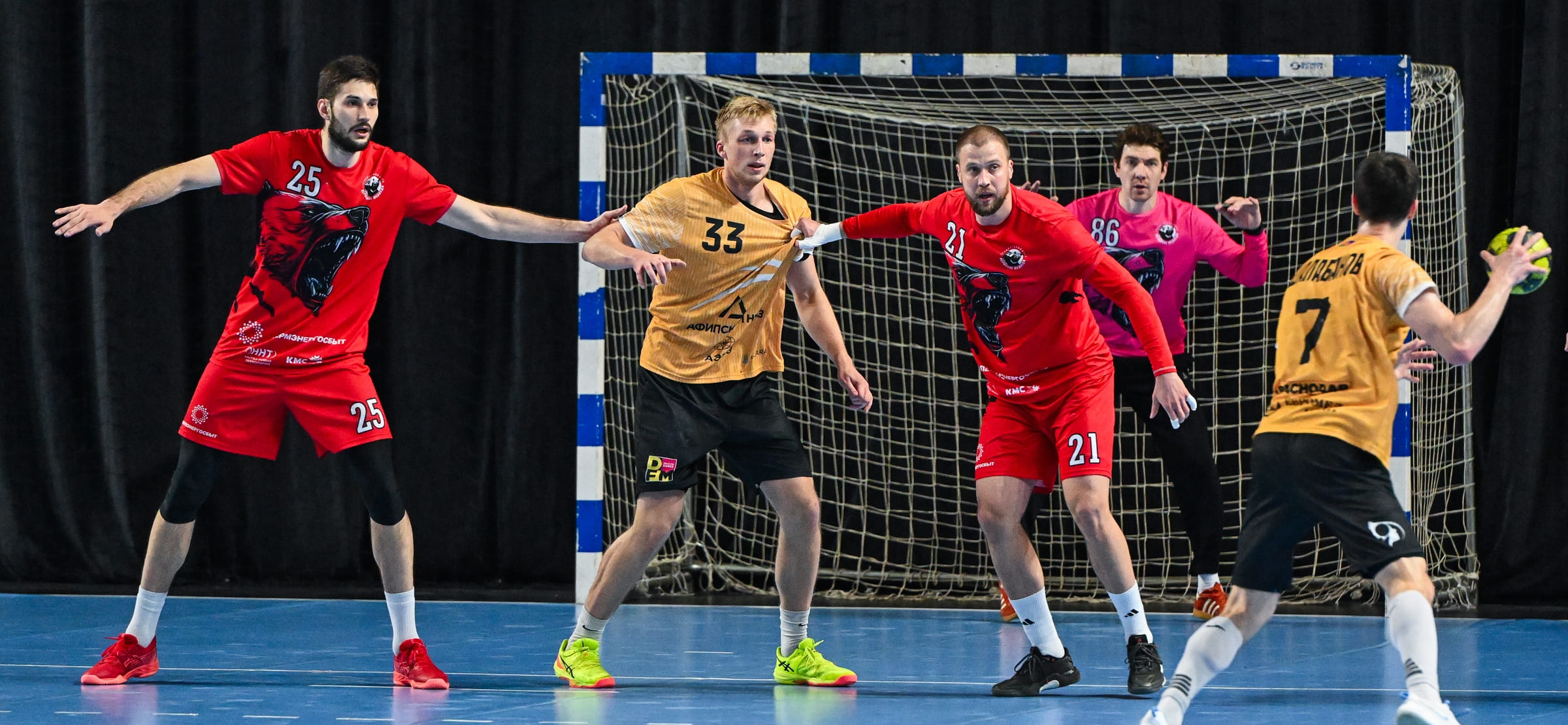 "Пермские медведи" сегодня гостят в Краснодаре, омский "Скиф" принимает "Динамо-Сунгуль", а "Каустик" — астраханское "Динамо"