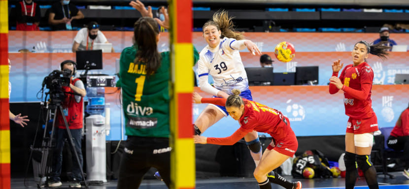 ЧМ-2021. Сборная России уверенно обыграла команду Черногории и возглавила свою группу, румынки разгромили пуэрториканок