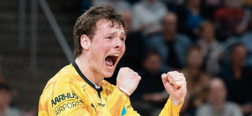 Голкипер "Скандерборга" Магнус Петерсен стал автором лучшего сейва в первом туре основного раунда Европейской лиги (ВИДЕО)