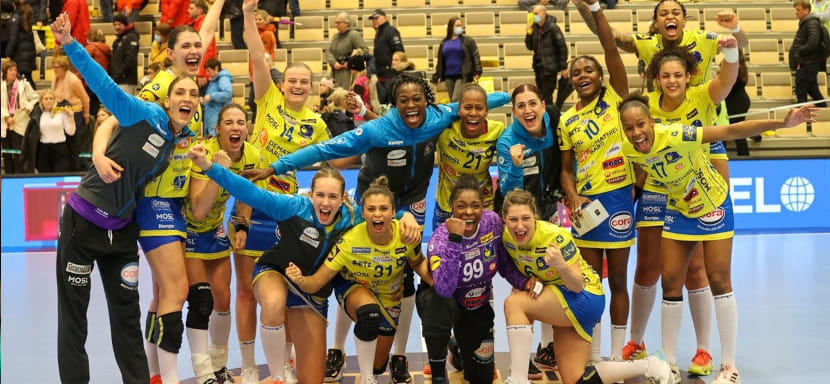 Франция. "Брест" дома был сильнее "Ниццы", "Мец" в гостях обыграл "Тулон". Команда Эмманюэля Майоннада одержала 17-ю победу подряд