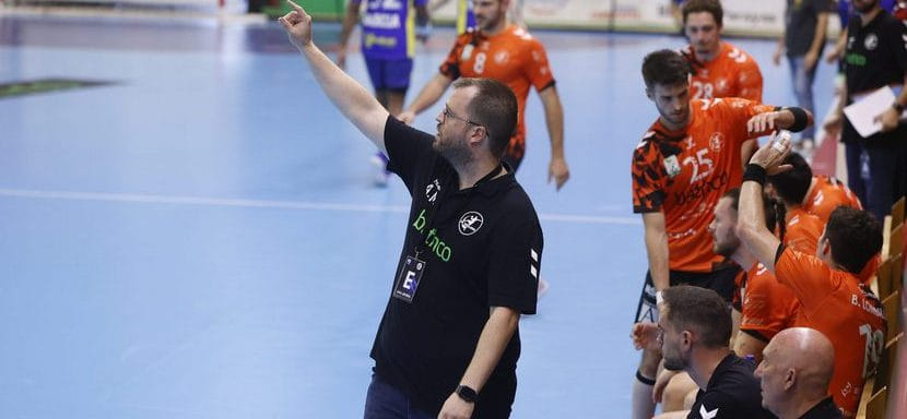 Испания. Новым рулевым "Бидасоа" будет Алекс Мосас. Сейчас специалист возглавляет "Торрелавегу"