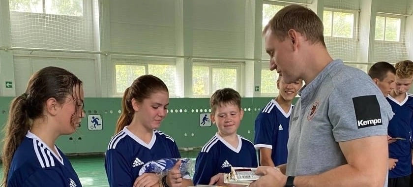 Василий Филиппов о программе "Гандбол-детям": "Очень здорово, что получается помогать знакомить ребят из детских домов с гандболом"