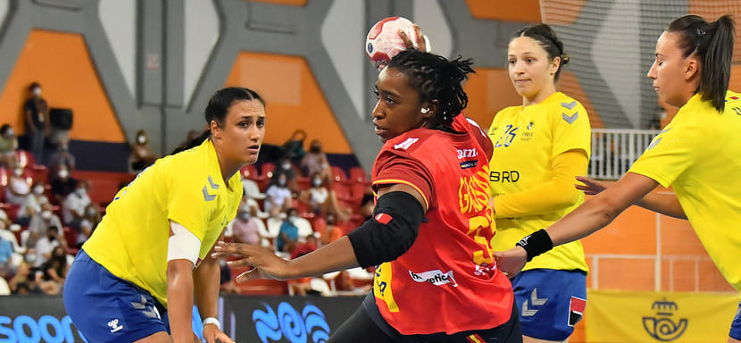 ЧЕ-2022. Линейная французского "Флери" Каба Гассама вызвана в сборную Испании вместо травмированной Эли Сесарео