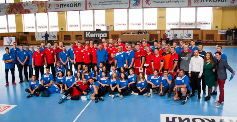 В Астрахани в "День гандбола" памяти В.А. Гладченко сыграли ветераны Астраханской и Волгоградской областей